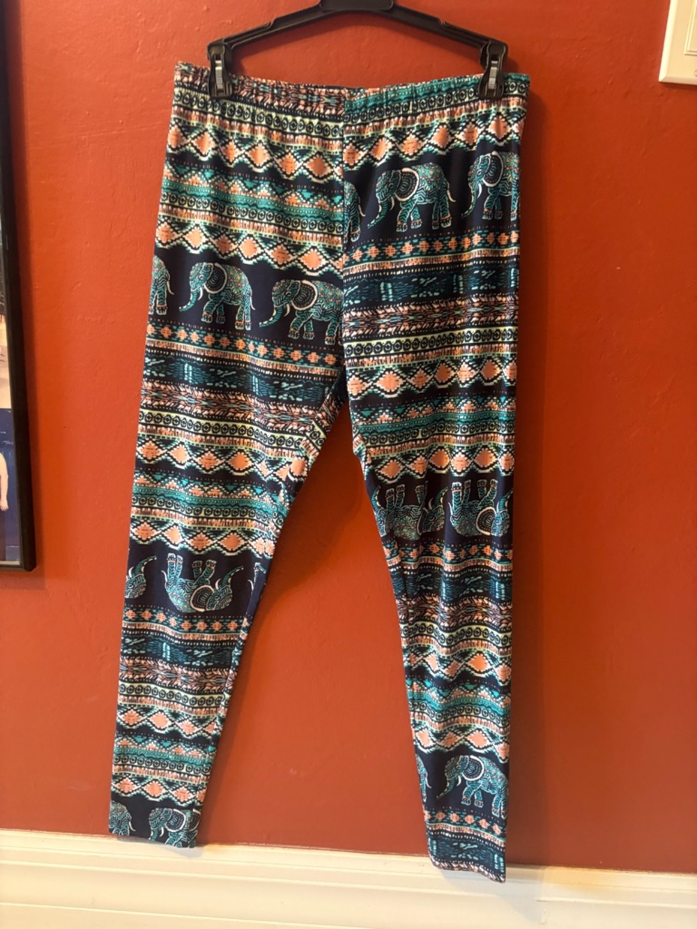 WomenNavy & Teal Elephant Print Leggings